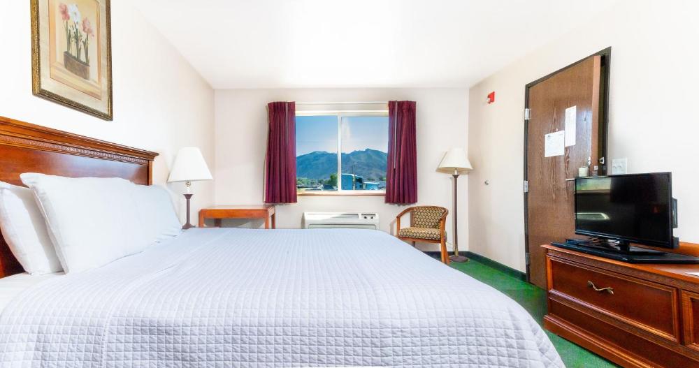 King Room - Non-Smoking interior